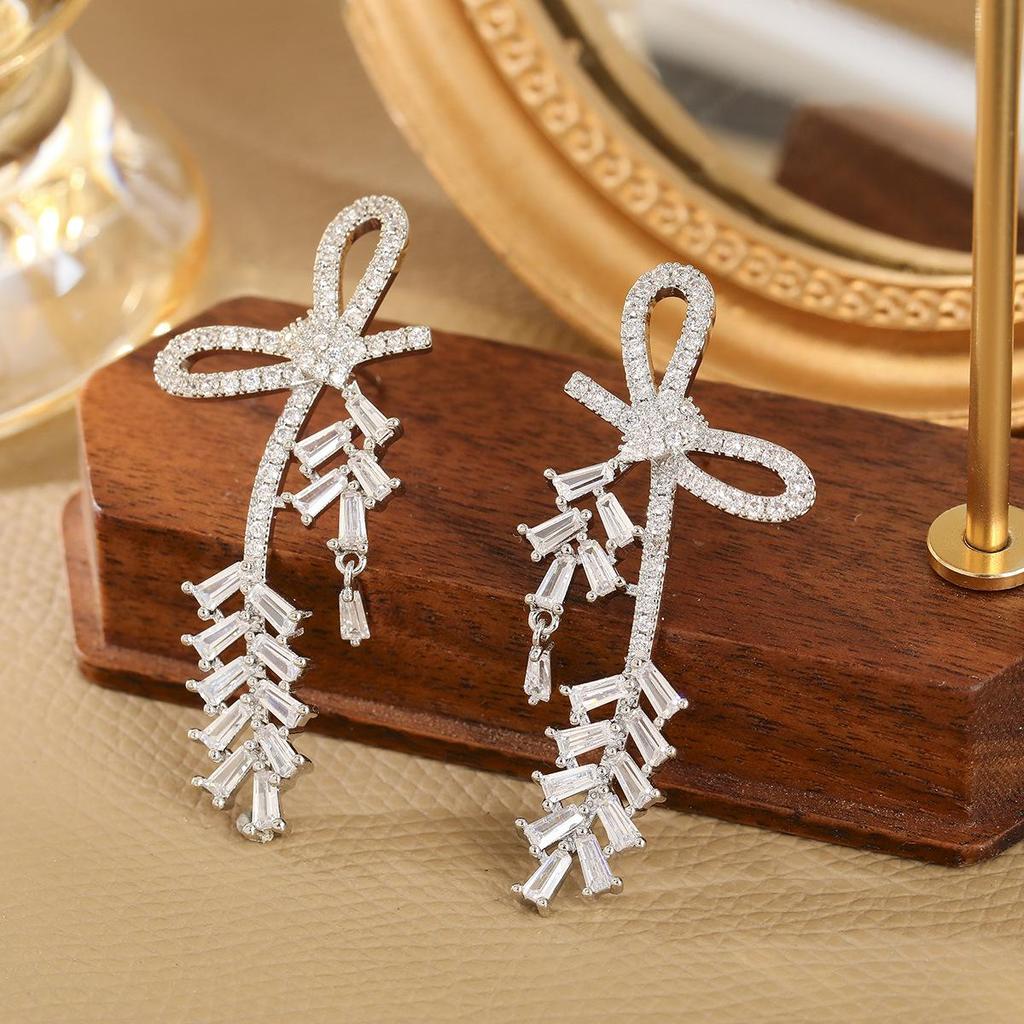 Zirconia Bow Wheat Ear Light Luxury Stud Earrings
