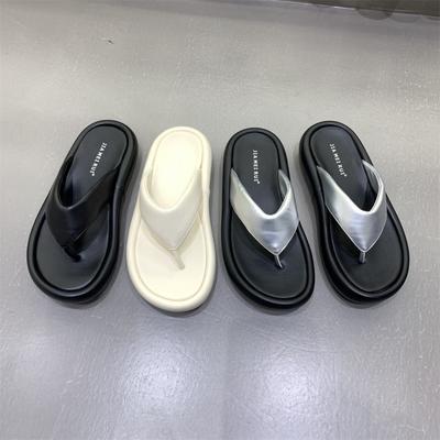 Thick-soled Flip-flops Shoes Women's Shoes Wear 2025 New Summer Soft-soled Shit-stepping Sandals Beach Sandals