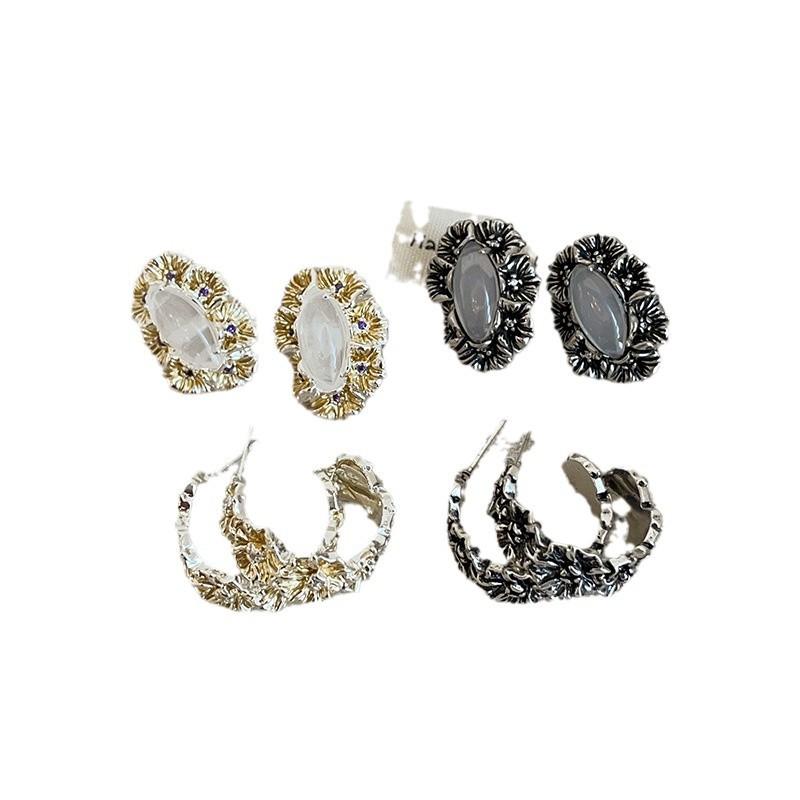 Retro And Old Medieval Style Metal Flower Stud Earrings Women'S Light Luxury High-End Sense Personality Niche Versatile Earrings