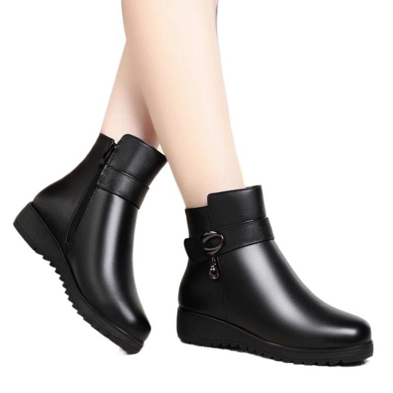 Women's Winter Plush Leather Ankle Boots - Soft Sole, Non-Slip, Ideal for Middle-Aged and Elderly.