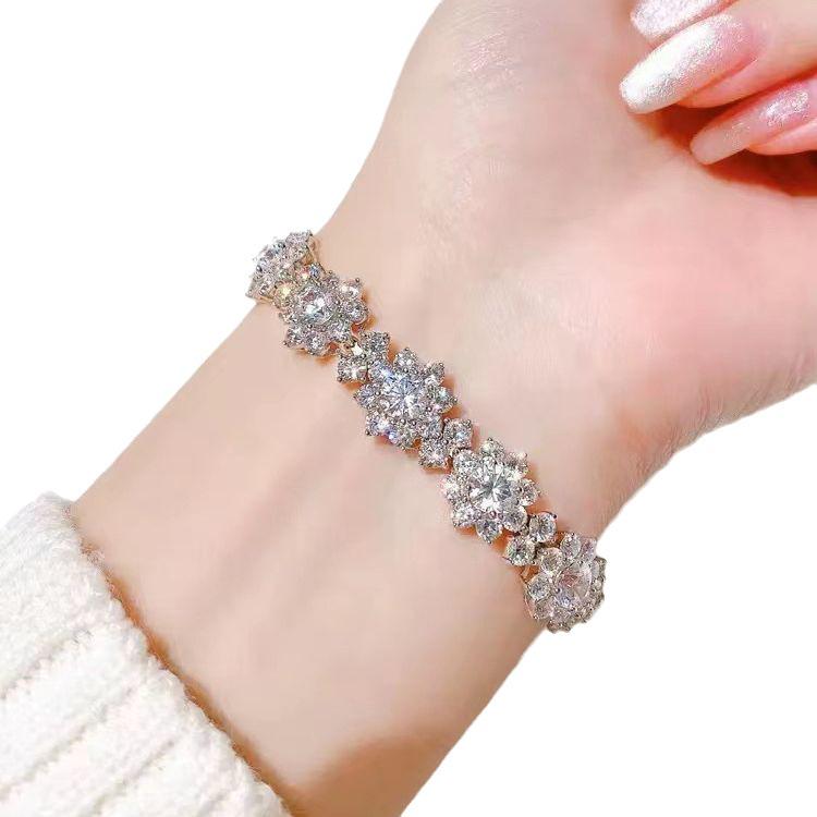 Hui Zhiyi S925 Silver Sunflower Bracelet: Luxurious Simulated Diamond Floral Design