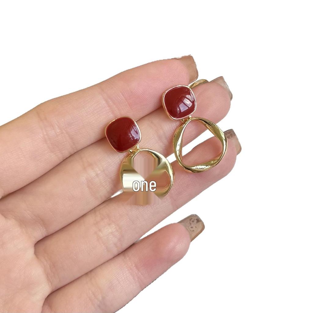 Women's 2025 Hong Kong Style Red Glaze Earrings: Retro, High-Class, Brightening Ear Ornaments