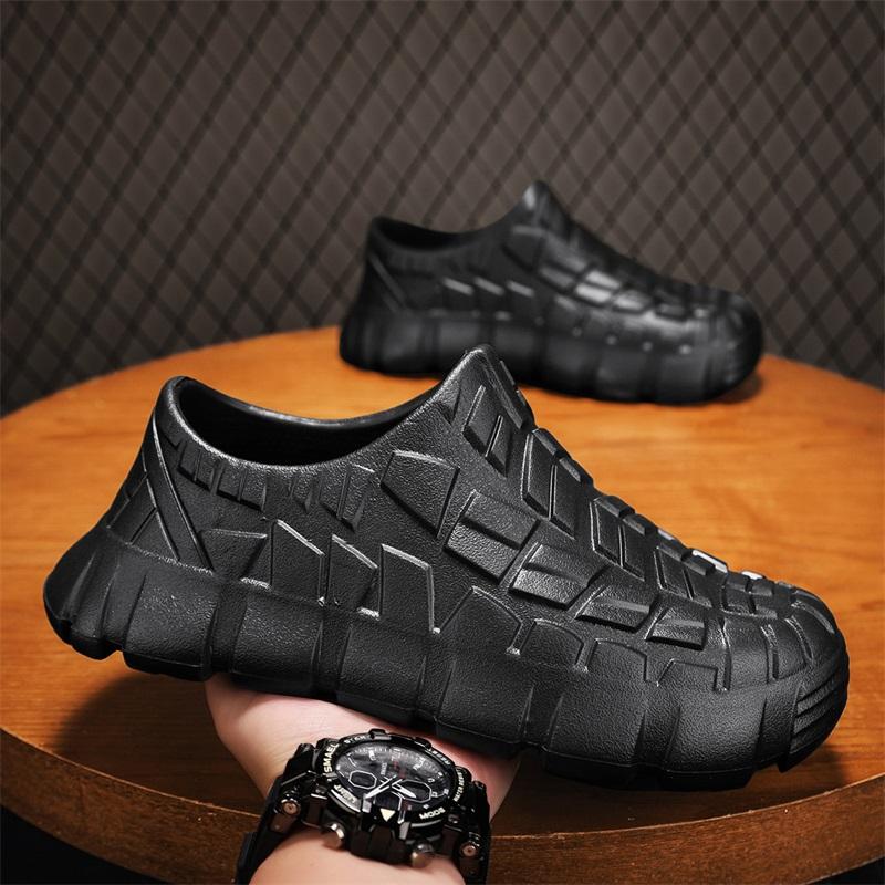 Fashion Men Sandals Oilproof Waterproof Chef Shoes Doctor Nurse Shoes Breathable Garden Sandals Casual Slippers Beach Aqua Shoes