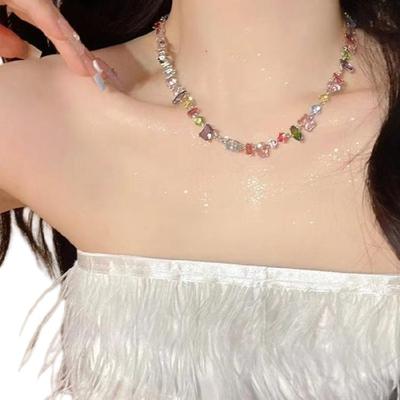 Farbenfrohe Damen Böhmische Halskette mit Zirkonia-Anhängern Statement-Halskette Geeignet für Strand- und Festivalbekleidung