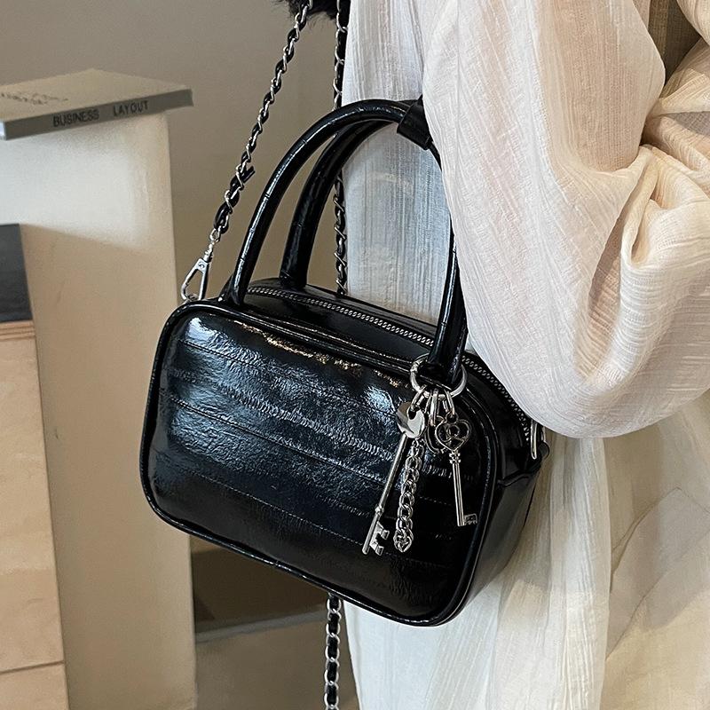 This Year, It Is Popular, Fashionable, High-quality, Portable Small Square Bag, Foreign Style, Simple and Versatile Temperament Chain, Messenger Bag,