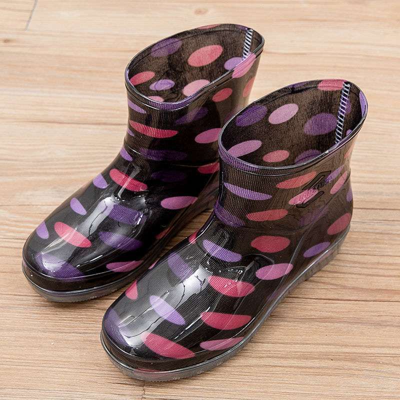 Fashion kitchen work waterproof shoes rain shoes rain boots women's summer adult treading rubber shoes short tube non-slip cover shoes water boots