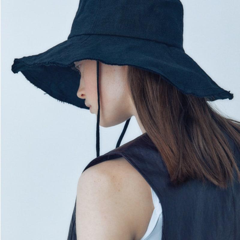 poesiedame LINEN WIDE BUCKET HAT IN BLACK