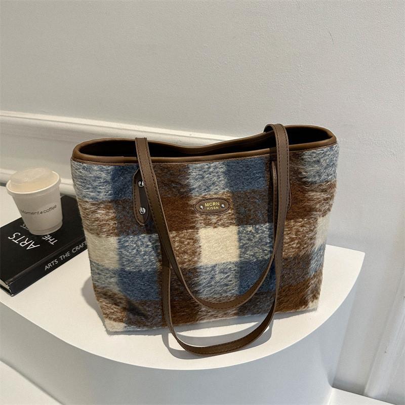 Fashionable Winter Woolen Plaid Tote Bag 2023 Stylish Casual Shoulder Handbag Soft Texture