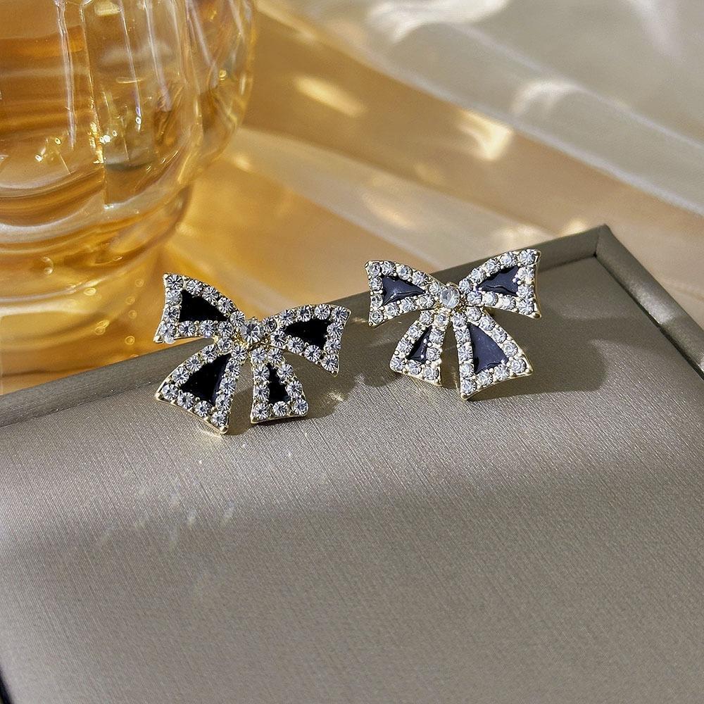 Silver Needle Diamond Bow Earrings Simple and Versatile High-quality Stud Earrings Women's Niche Light Luxury High-end Earrings