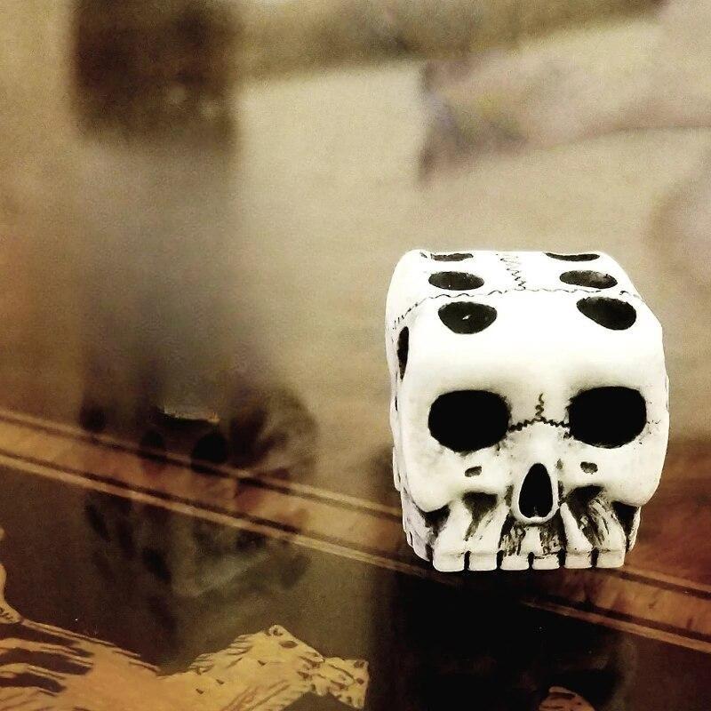 

1 шт. 16 мм 6 Face Six Sided Skull Resin D6 Dot Dice Kit Black White Point для DND TRPG RPG Настільна гра Настільна гра Хелловін