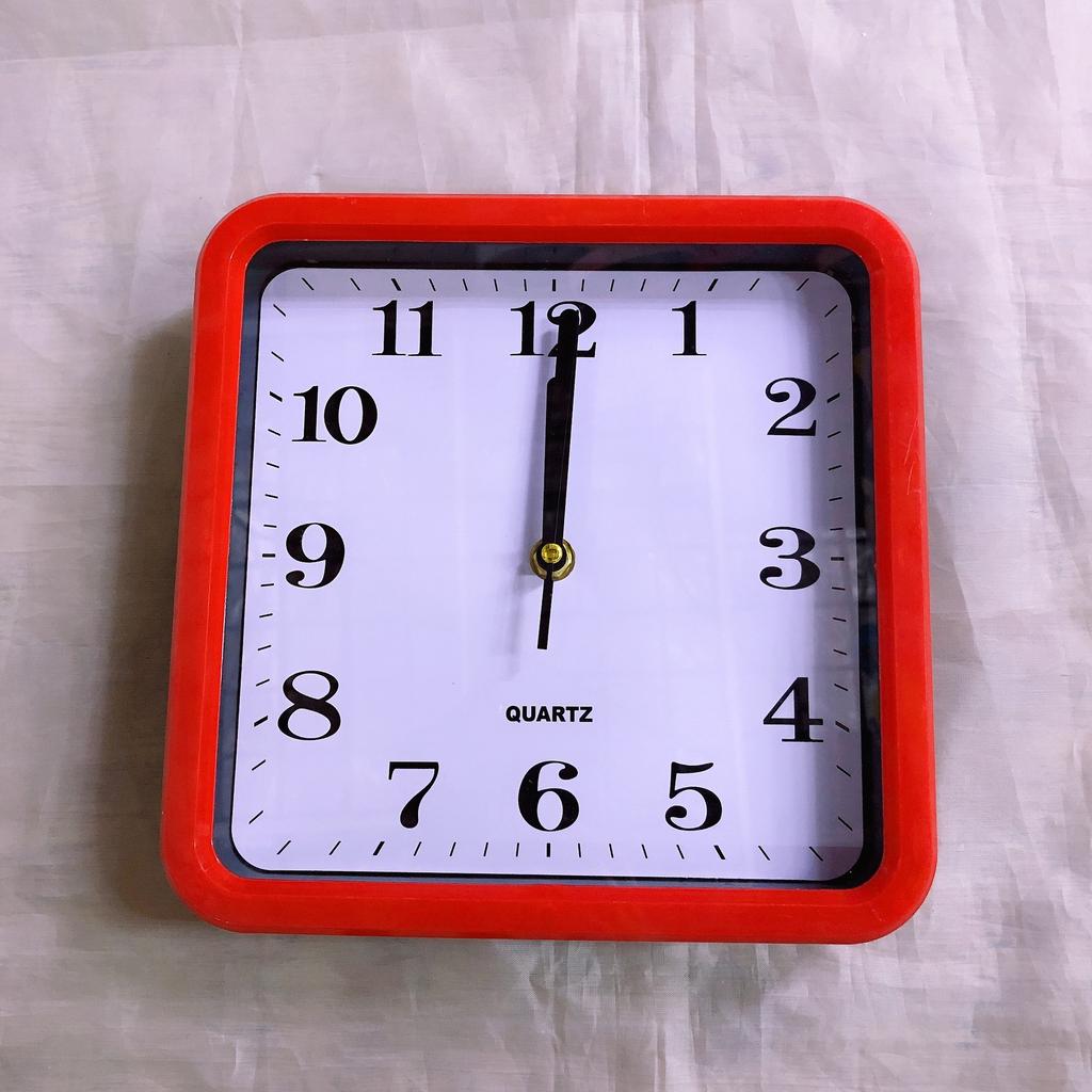 Four Square Simple Wall Clock, 8-inch Large-character Clear Living Room Quartz Clock 21cm