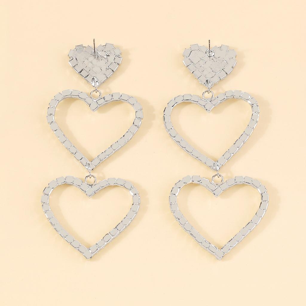 Exquisite and Fashionable Heart-shaped Earrings with Luxurious Zirconia, Perfect for Any Occasion