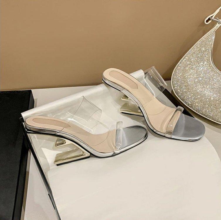 

European and American transparent metal color matching small size high heel cool slippers women s 2024 new round head niche design suspended design 40 срібний