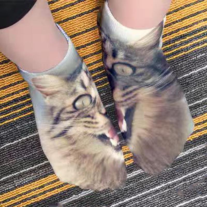 Cute And Interesting Cat Head Pattern Calf Socks for Men And Women,Comfortable And Breathable, For Family, Party, Couple Gifts