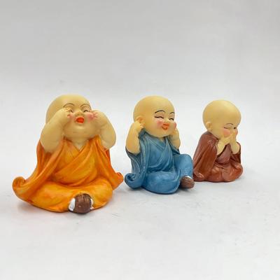 Sada 3 kusů smějícího se Buddhy, malého mnicha, výstavní dílo na palubní desku auta, pryskyřičné sochy sedícího Buddhy do obývacího pokoje, bytové dekorace