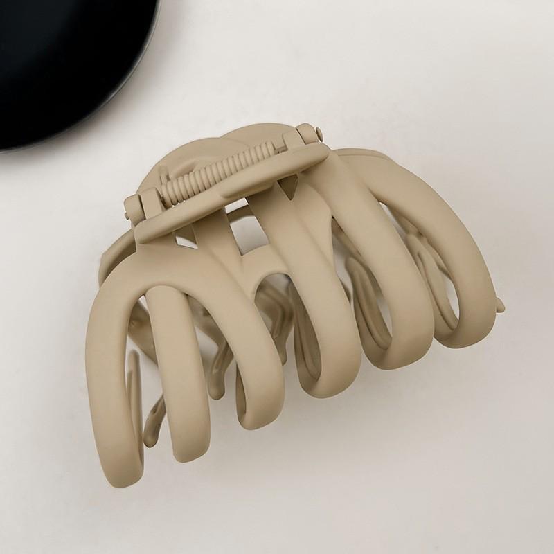 Large French Retro Claw Hair Clip for Elegant Women's Hairstyles.