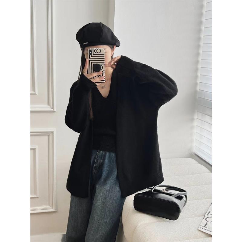 

Spring and Autumn New Temperament Celebrity Style Lace Neck Knitted Gentle Wind Soft Waxy Knitted Cardigan Two-piece Sweater One size