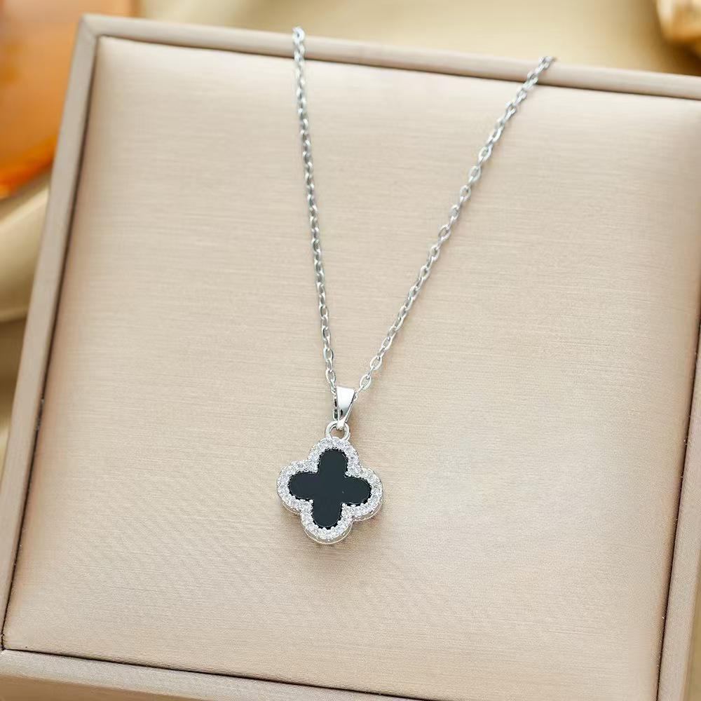 Autumn & Winter Women's Four-Leaf Clover Necklace: Small Fragrance Style, Trendy Clavicle Chain