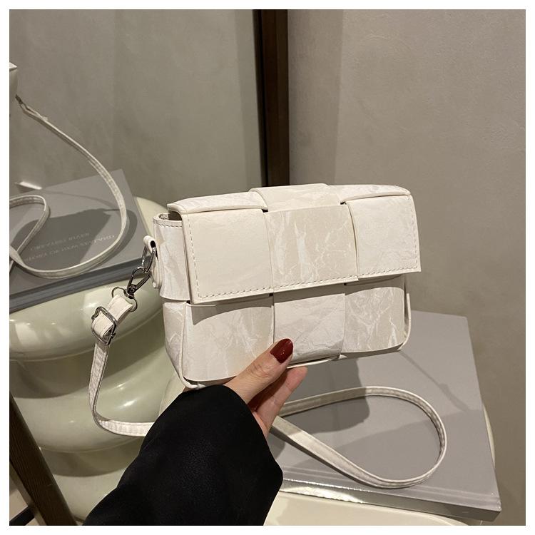 Women's Bag 2025 New Trendy High-end Fashion Versatile Shoulder Messenger Bag Autumn and Winter Woven Portable Small Square Bag