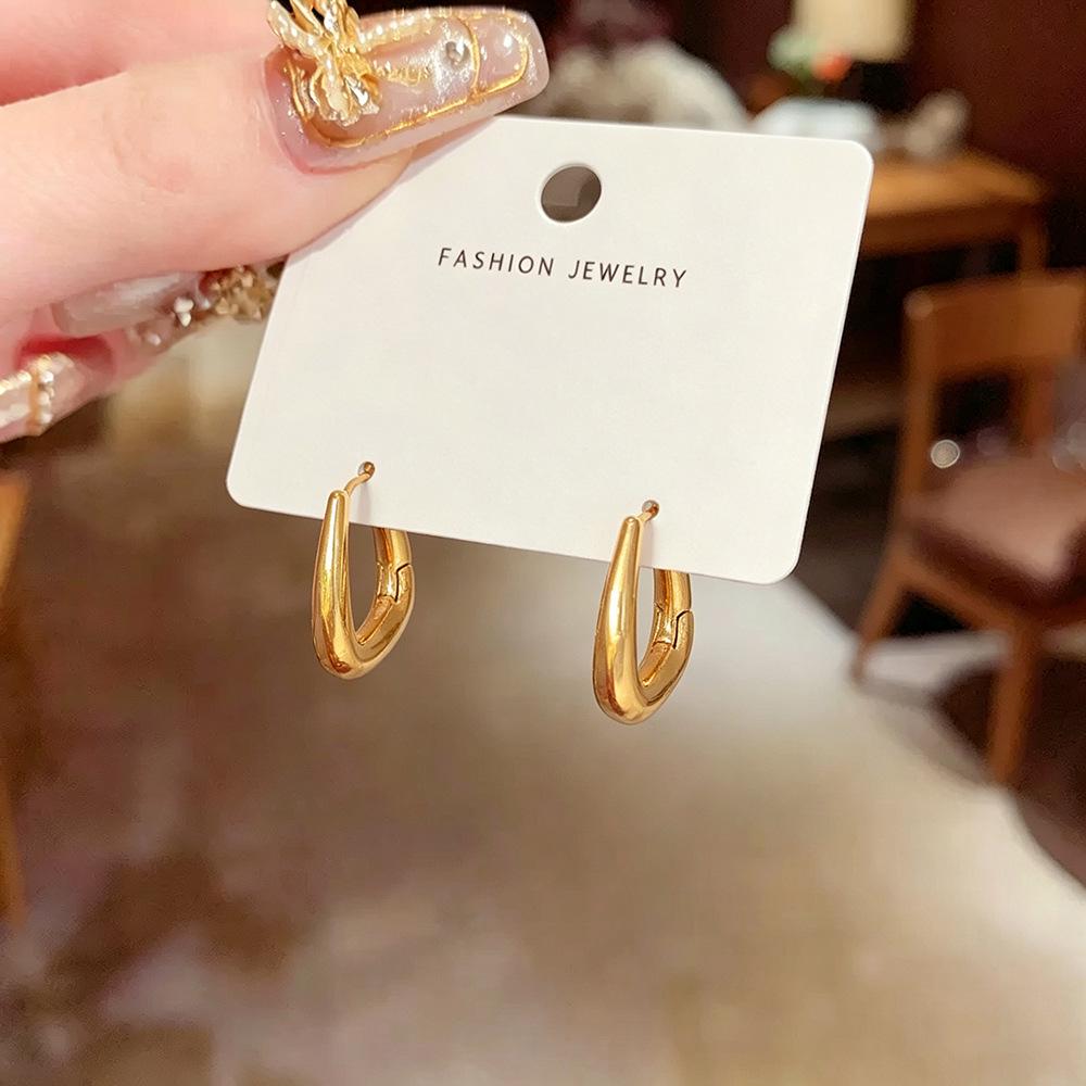 European & American Fashion U-shaped Ear Cuff: Unique, High-end, Versatile Earring for Women with Simple Design and Distinctive Style.