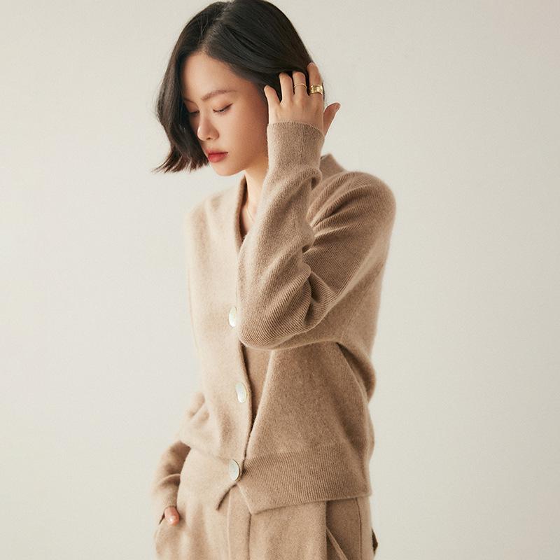 Women's V-Neck Cashmere Cardigan with Shell Buttons - Waist-Cinching, Long-Sleeve Knit Sweater