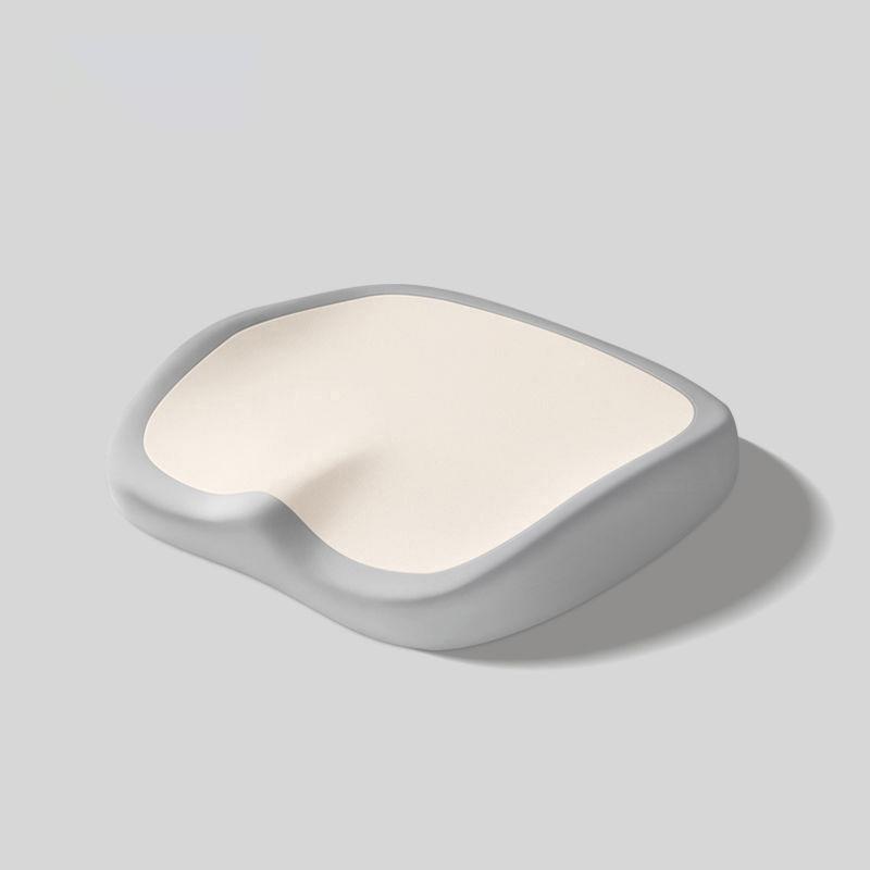 

1 шт. Подушка сиденья из пены с эффектом памяти для автомобильного/офисного кресла с поддержкой и нескользящим основанием. Эргономичная подушка для комфорта бедер для длительного сидения.