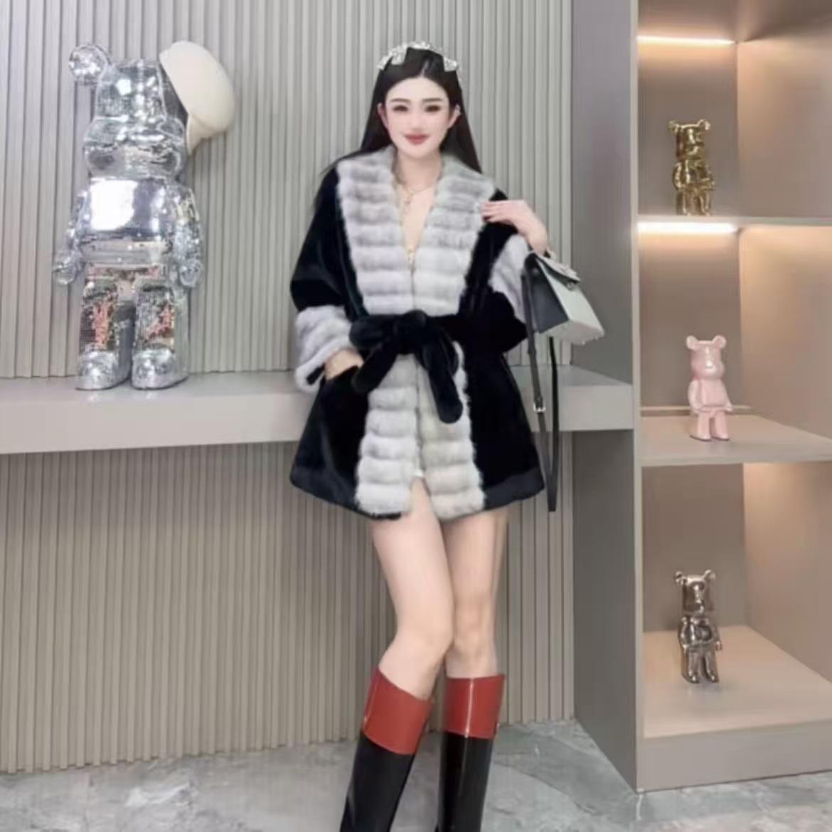 

2025 Autumn and Winter Fur Integrated Fashion Jacket Fur Integrated Long Coat one size fits all чорний