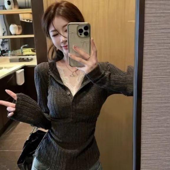 Zweiteiliger Strickpullover mit tiefem V-Ausschnitt für legere Bürokleidung