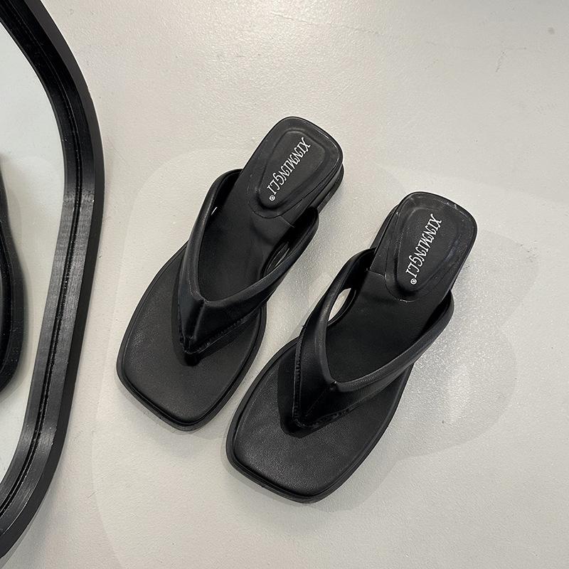 Zehentrenner mit eckiger Zehenpartie 2025 neue Strandschuhe Sommerbekleidung Keilabsatz coole Hausschuhe Damen