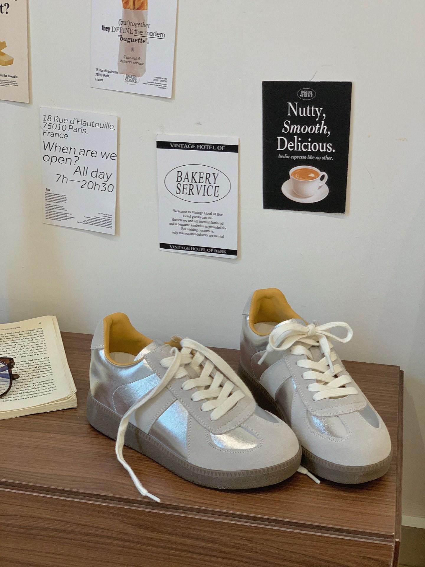 

Casual shoes women s spring and autumn 2025 new shoes women s tide versatile niche flat-bottomed sports shoes design sense couple shoes 39 серебряный