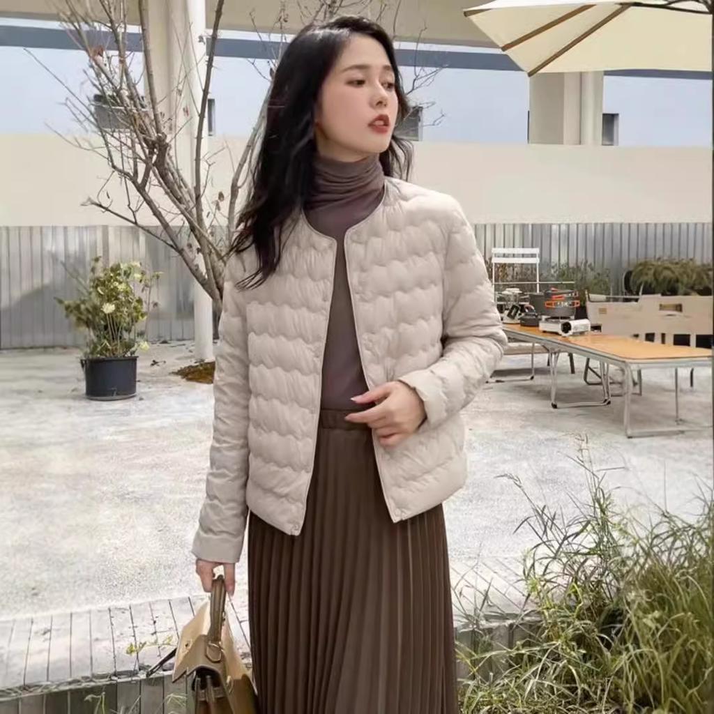 Pinghu down jacket new short round neck jacket inner tank wear light and versatile women's jacket bottom V neck autumn and winter