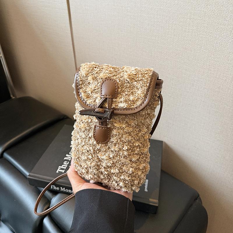 Retro small bag women's 2025 autumn and winter popular new trendy versatile high sense fashion ins messenger bag mobile phone bag