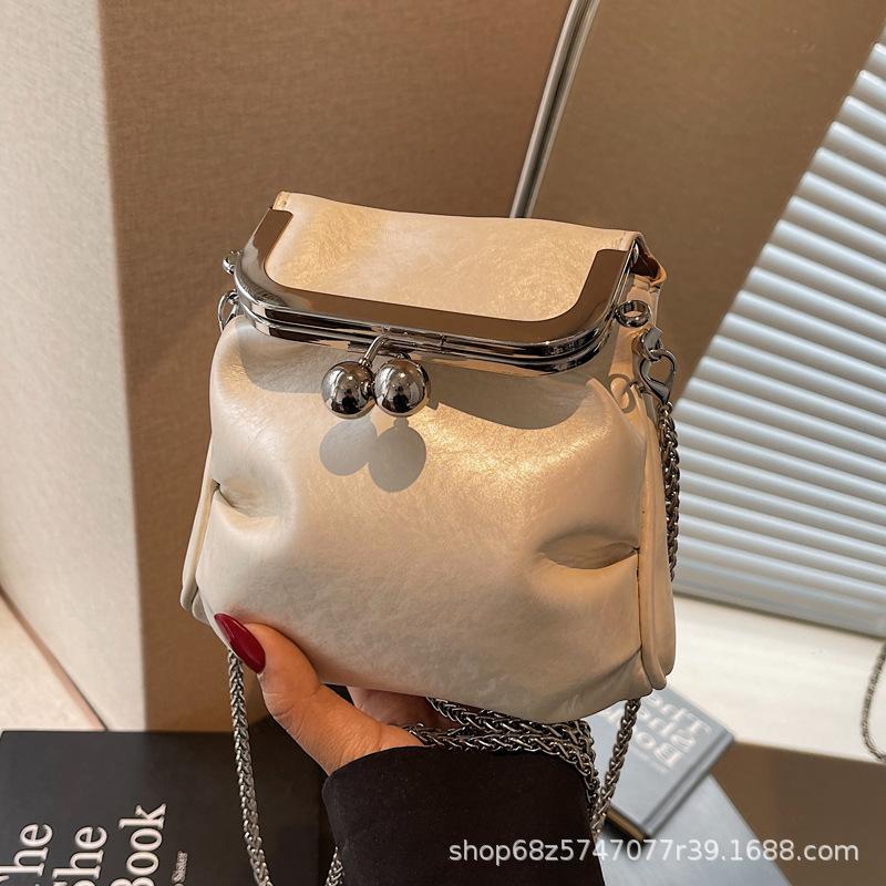 Women's chain bag, fashionable foreign texture, Japanese and Korean shoulder bag 2025 spring new item, Yuezi casual messenger bag