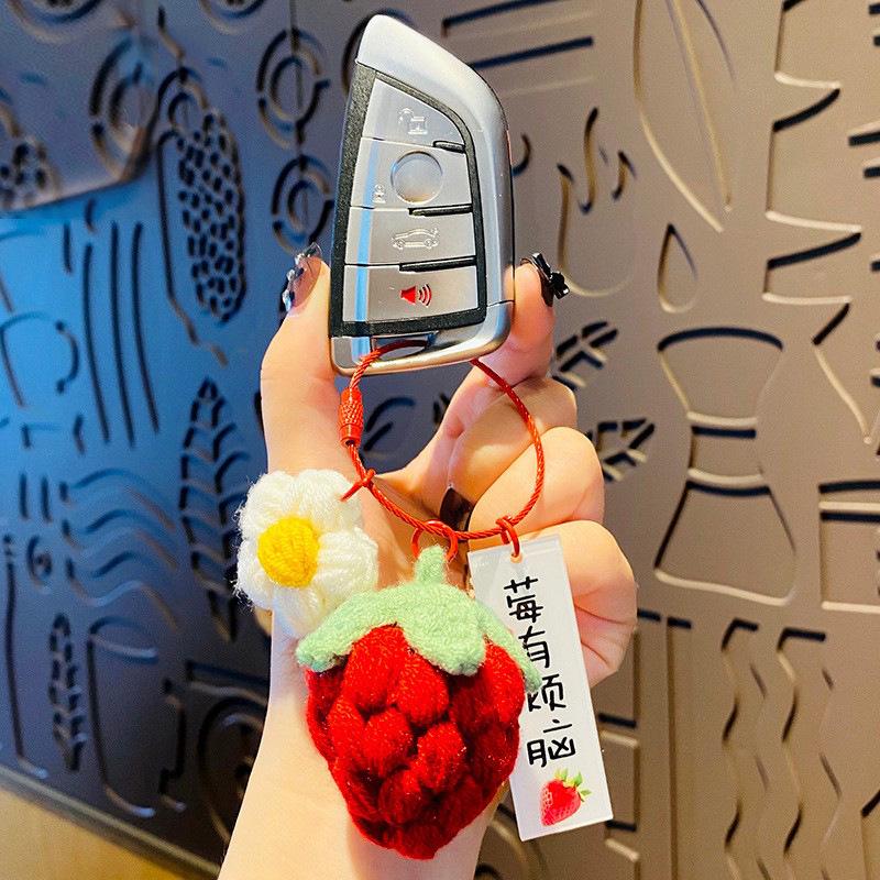 Ręcznie robiony pluszowy brelok do kluczy z wełny w kolorze kaki