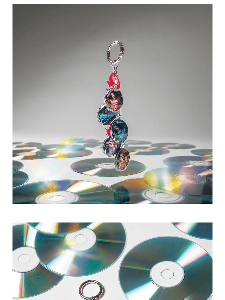 [PRE-ORDER] KATSEYE WILD Holografische Leden Sleutelhanger