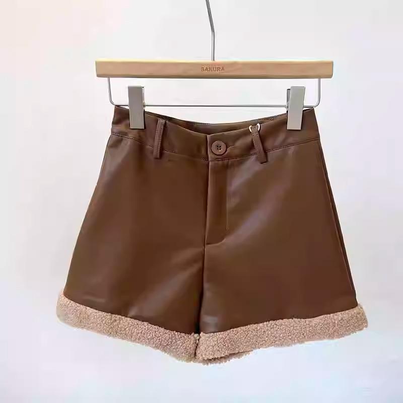 

Женские шорты с высокой талией, из искусственной кожи, в стиле пэчворк, с мехом: Повседневный, Стильный, Приталенный крой для Осени и Зимы 4XL кофейный