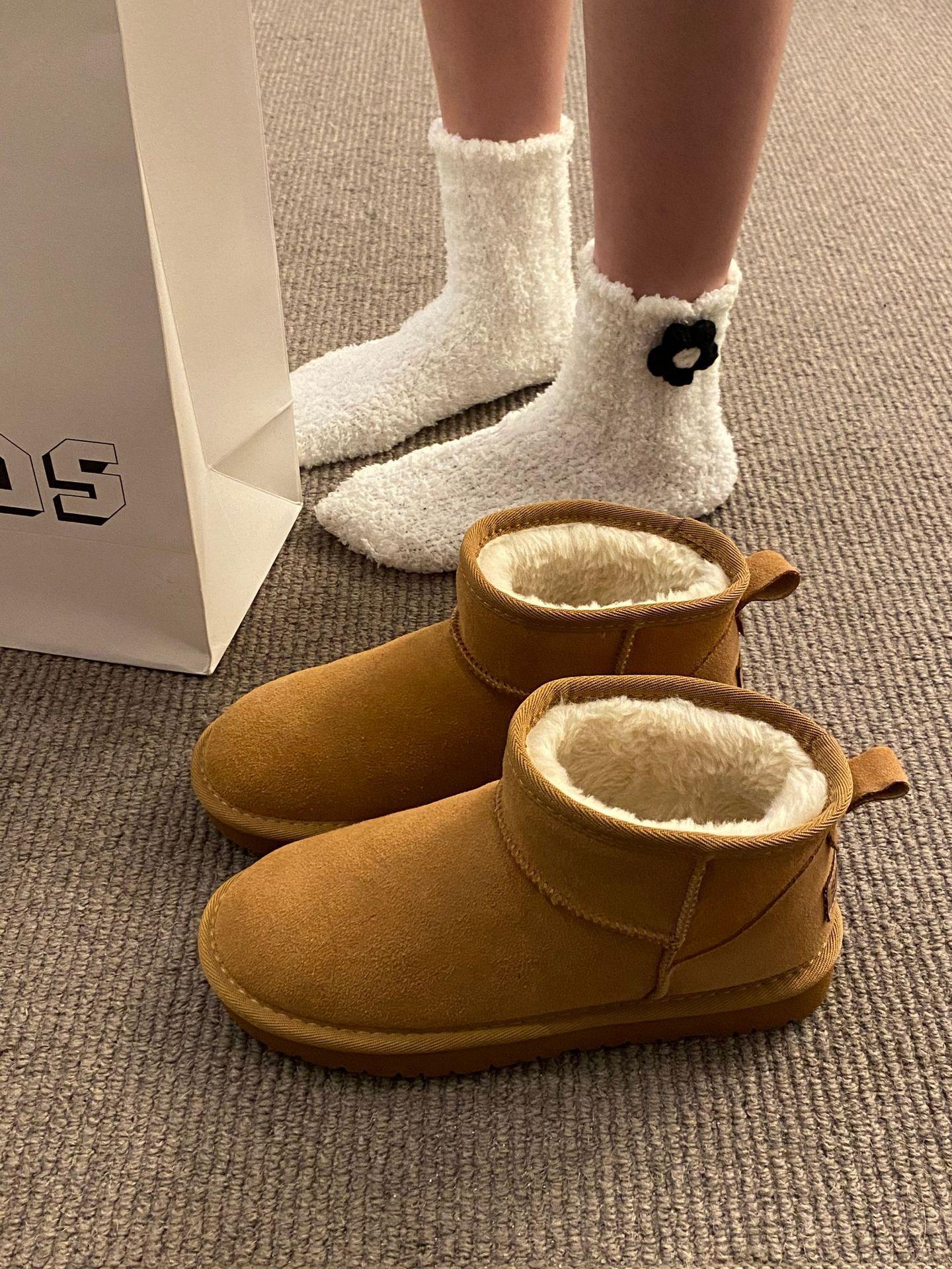 

Женские кожаные большого размера на толстой подошве зимние теплые меховые сноубутсы с подкладкой, ботильоны до щиколотки, нескользящие, для пешего туризма, спортивные, хлопковые ботинки 40