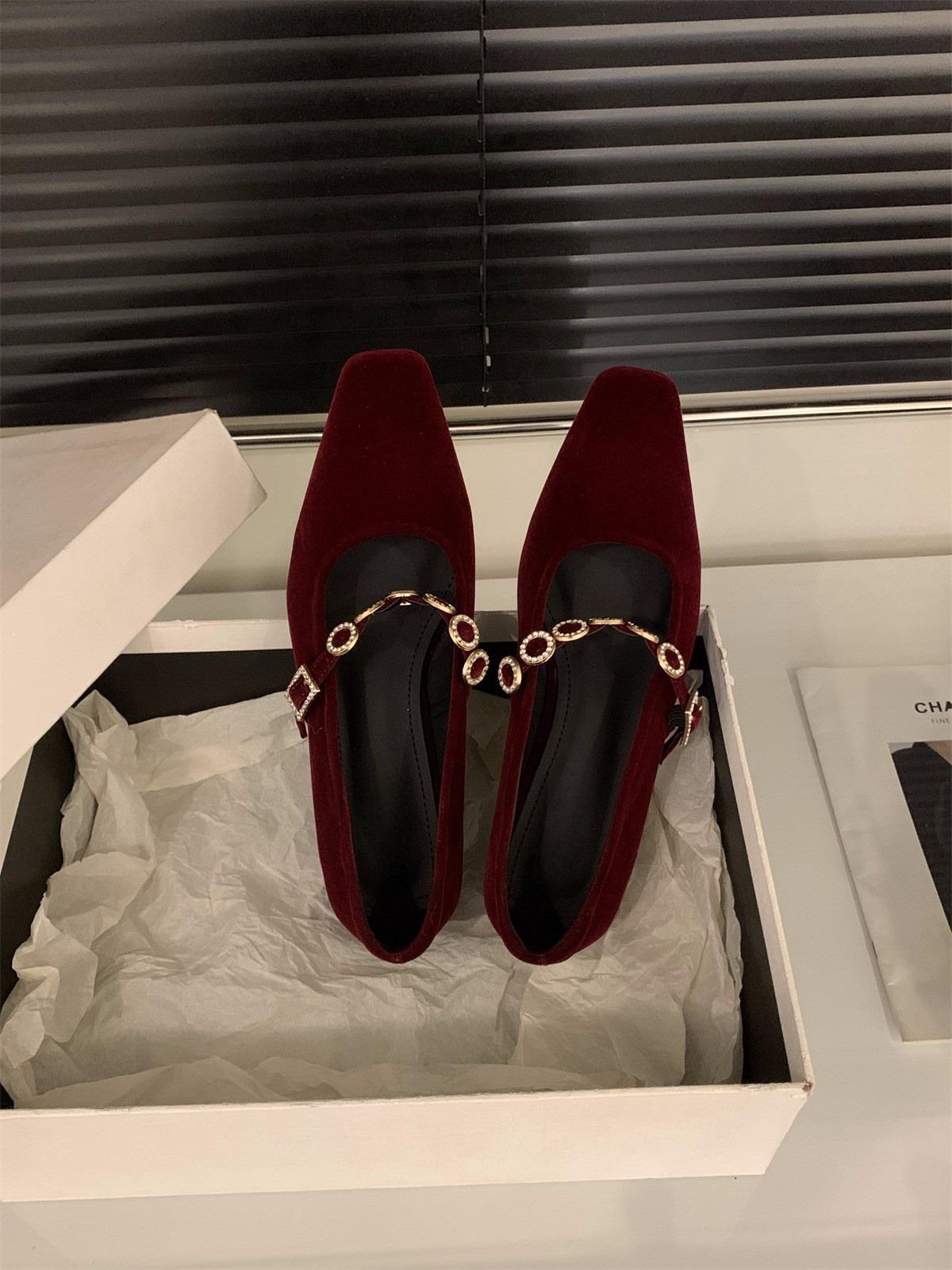 

Туфли Мэри Джейн из французской замши на толстом каблуке, женские туфли 2024 года, новые осенне-зимние вечерние туфли в стиле ретро черного цвета с квадратной головкой 39