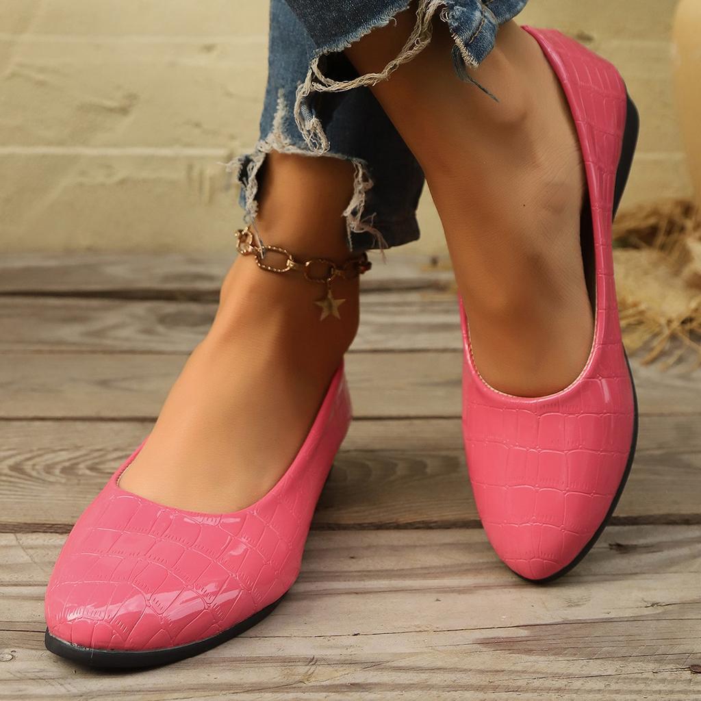 Large size casual flat-bottomed Doudou shoes 2025 spring new pointed soft sole outer wear shallow single shoes women