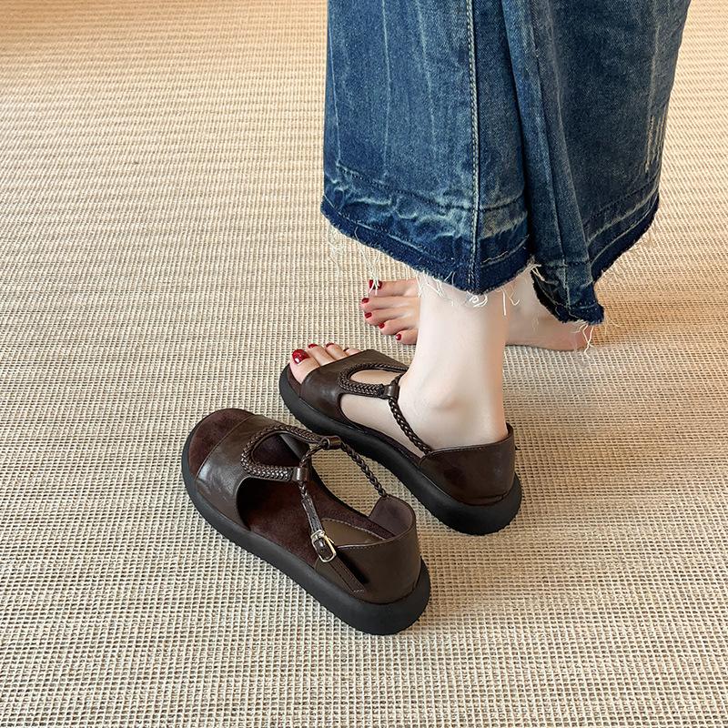 Spot~ Niche Literary and Retro College Style Sandals Women's 2025 New Retro Versatile Casual Platform Beach Shoes
