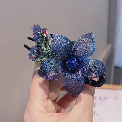 Handcrafted Two-Tone Metal Wire Flower Hair Clip with Embroidered Leaves