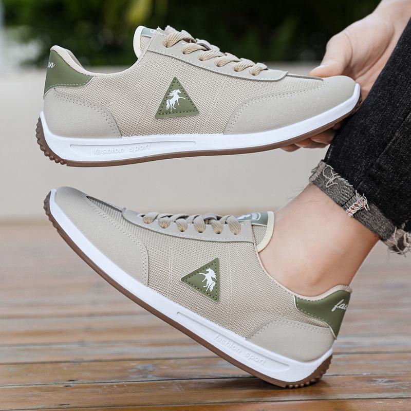 Mesh breathable casual shoes lightweight and comfortable soft-soled sneakers
