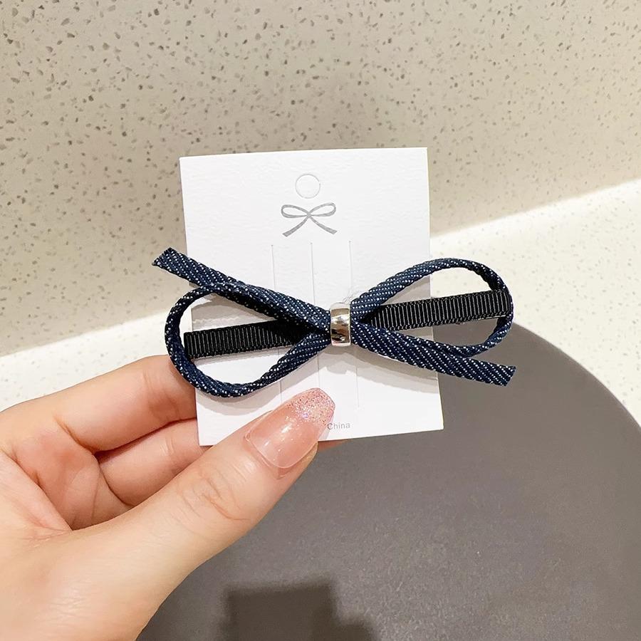 Blaue Schleife Kleine Entenschnabelklemme mit Streamer zum Haarstyling