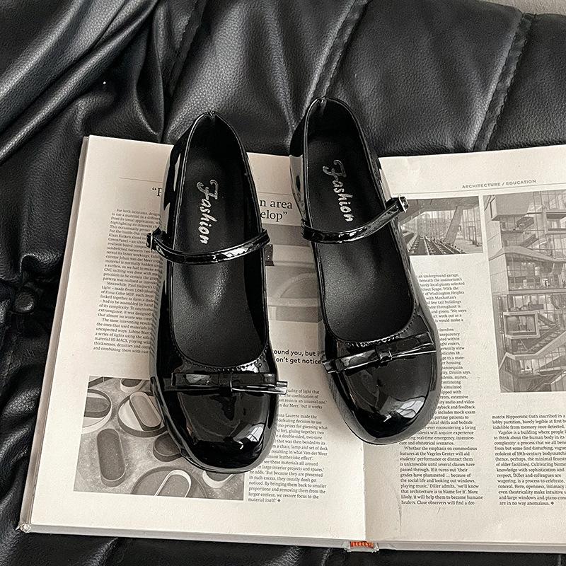 

French black Japanese cute little leather shoes women s 2025 summer new casual versatile skirt Mary Jane single shoes 35