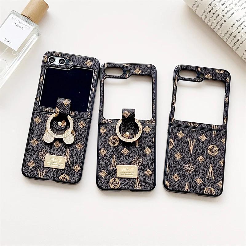 Luxury Retro Pattern Phone Rings Case for Samsung Galaxy Z Flip 5 4 3 5G Shockproof Chain Bracelet Back Women Cover