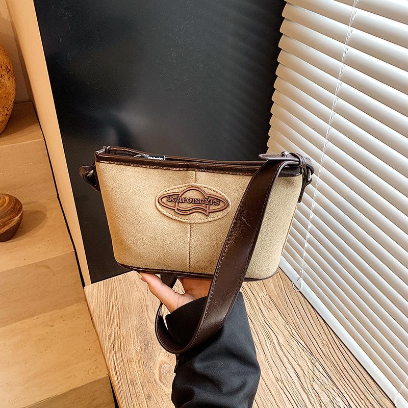 

Niche design bag women s autumn and winter high-end sense work commuter bag fashionable versatile messenger bag хаки