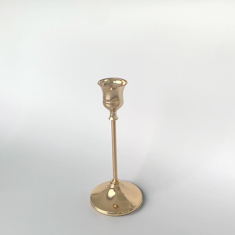 Europejski Złoty Świecznik z Kutego Żelaza - Luksusowy Romantyczny Dekor na Kolację przy Świecach