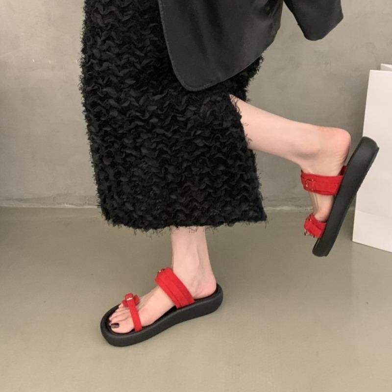 Fashion New Flat Platform Versatile Slip Beach Shoes Summer New Round Toe Open Toe Metal Buckle Soft Sole Casual Sandals
