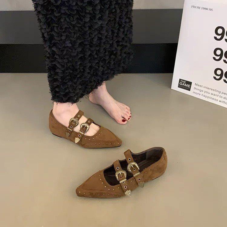 Sapatos Mary Jane de bico fino retrô sapatos de salto único femininos rebites fivela de cinto camurça modelos de outono aumento de altura interna 2025 sapatos de salto único de sola plana
