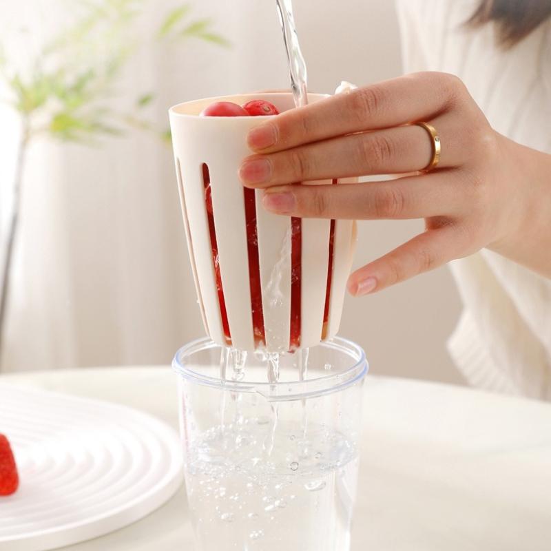 Dripable Fruit Cup with Fork Food Grade Student Portable Picnic Storage Bucket Plastic Cup Sealed Leak Proof Salad Cup 1PC